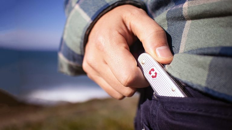 Victorinox Farmer Alox Review – The Armory Life
