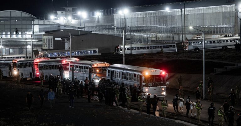 White House Denies Violating Judge’s Order in Deporting Venezuelans